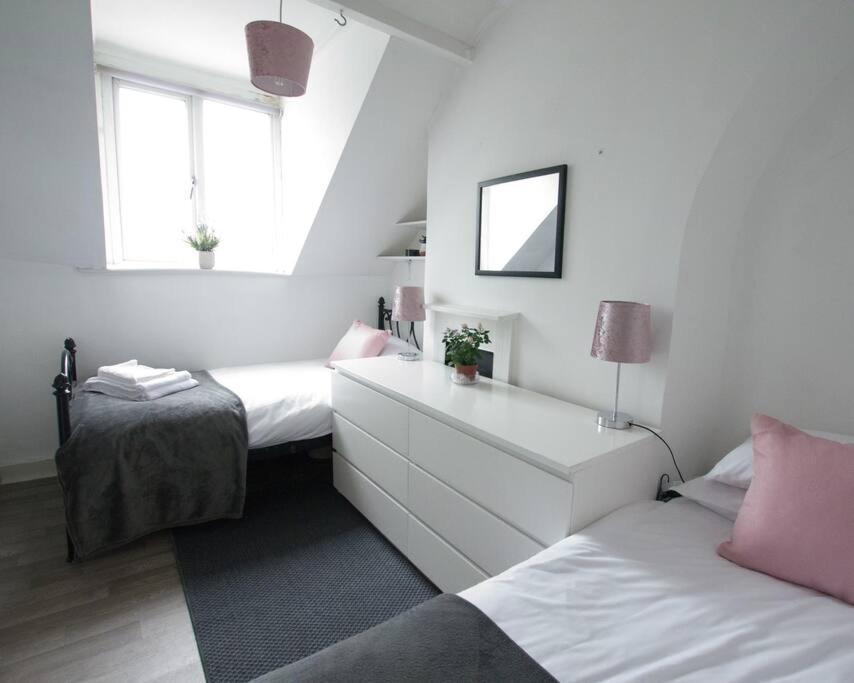 City Centre 4 Bedroom House 윈체스터 외부 사진