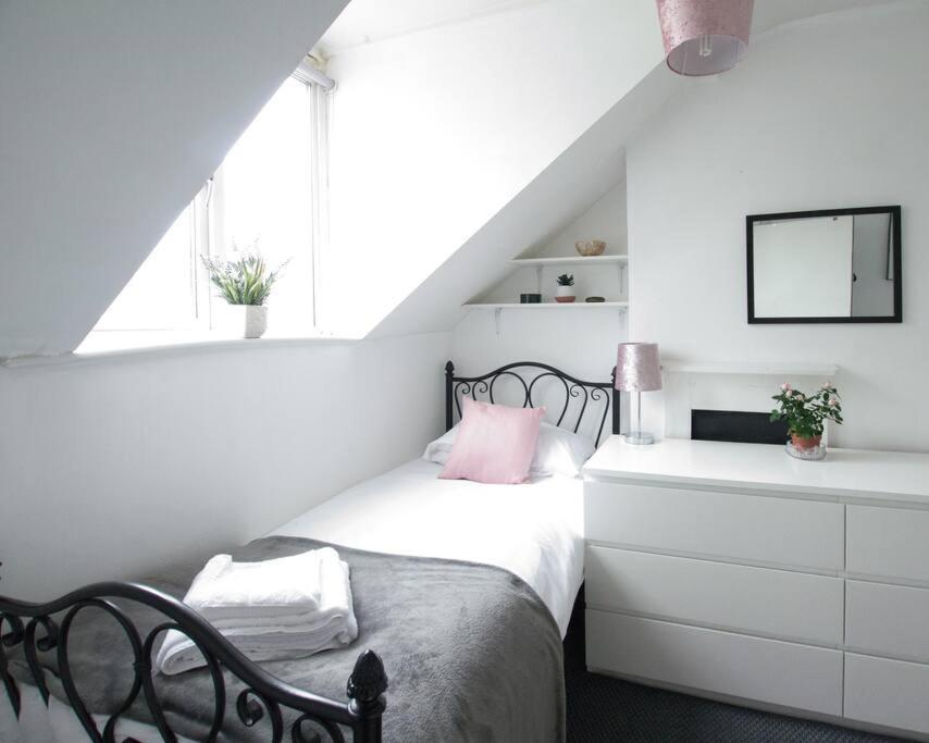 City Centre 4 Bedroom House 윈체스터 외부 사진