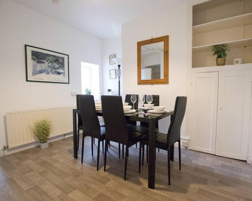 City Centre 4 Bedroom House 윈체스터 외부 사진